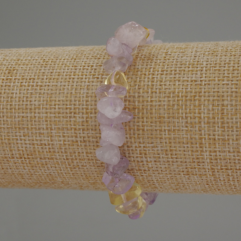 Armband aus Amethystsplittern, Durchmesser ca. 6–12×2,5 mm ±, Länge ca. 18 cm – Stretcharmband