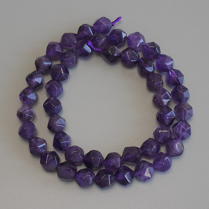 Amethyst-Perlen, facettierte, Durchmesser 8 × 7,5 mm, Länge ca. 37 cm, auf der Schnur