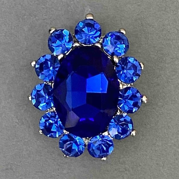 Brosche 'Akzent' mit blauem Kristall, Strasssteine, silberfarbenem Metall, 30×24 mm+