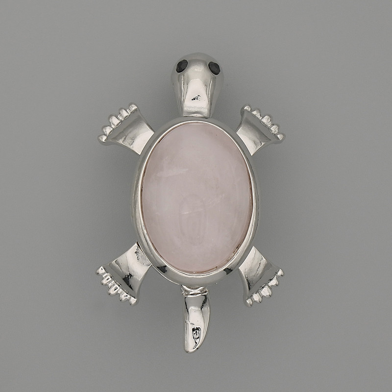 Brosche-Anhänger „Schildkröte“ aus Rosenquarz und silberfarbenem Metall, 52×35 mm ± bewegliche Details
