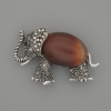 Brosche-Anhänger Elefant Karneol 45×27 mm ± schwarze Swarovski-Kristalle silberfarbenes Metall