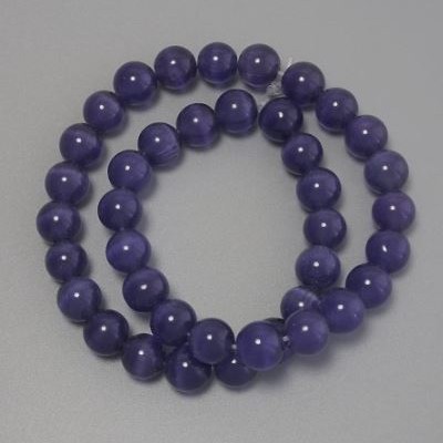 Violette Katzenaugen-Perlen, synthetischer Stein, glatte Kugel, Durchmesser 8 mm, +- auf der Schnur, Länge ca. 36 cm+
