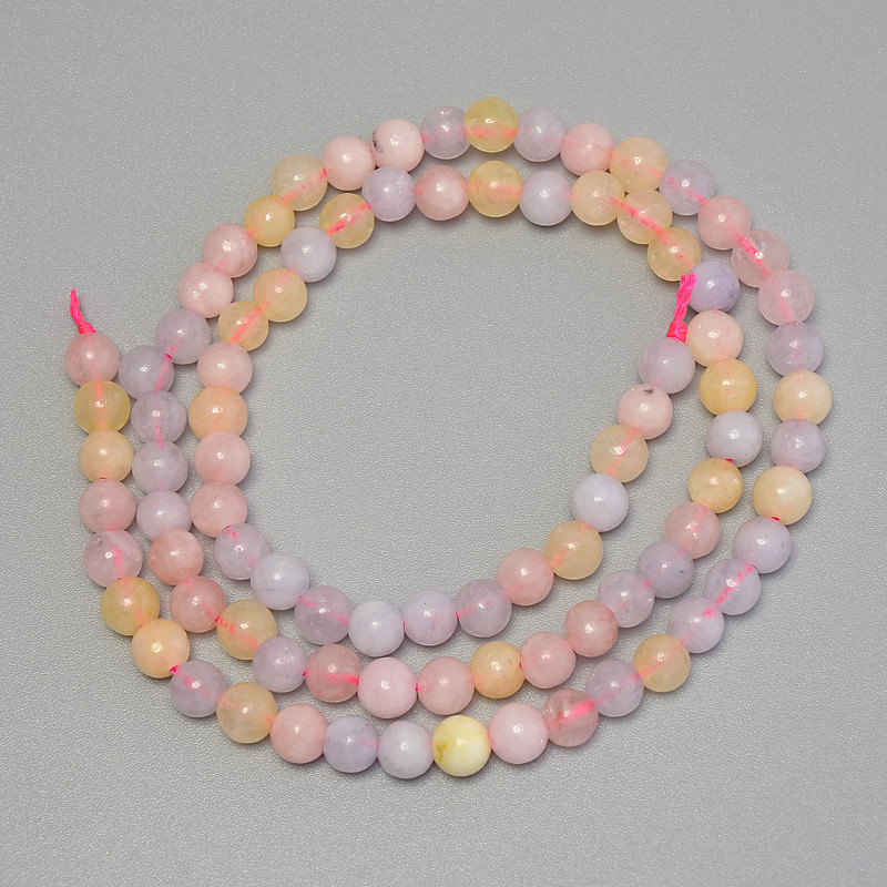 Morganit-Perlen, glatte Kugeln, Durchmesser 4,5 mm ±, auf Schnur, Länge 38 cm+