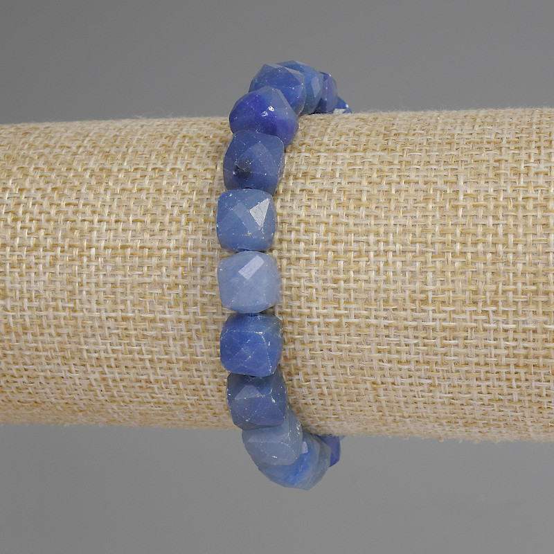 Armband aus blauem Aventurin, facettierte Würfel, Durchmesser ca. 9 mm, Länge ca. 18 cm, Stretcharmband