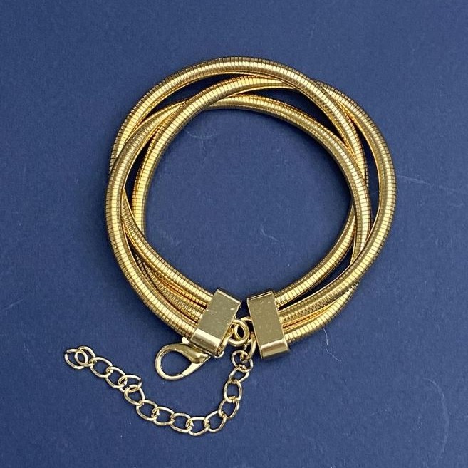 Dreifacharmband aus goldfarbenem Metall mit Verlängerungskette