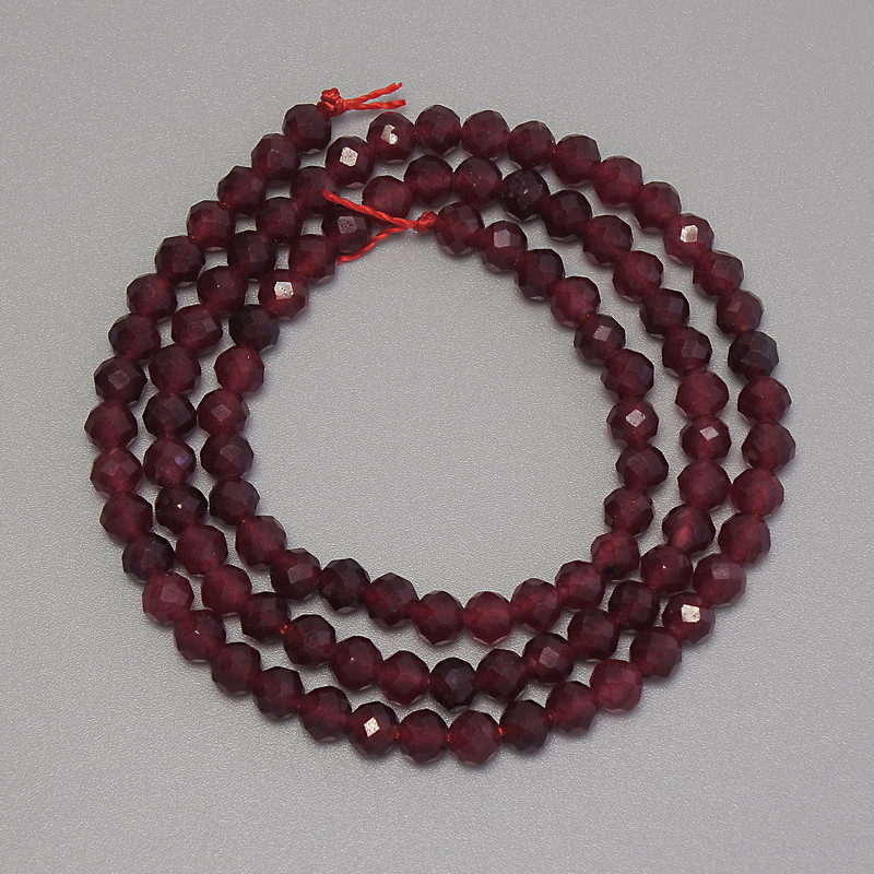 Turmalin-Perlen, facettierte Kugeln, Durchmesser 4 mm, Länge ca. 38 cm, auf einer Schnur