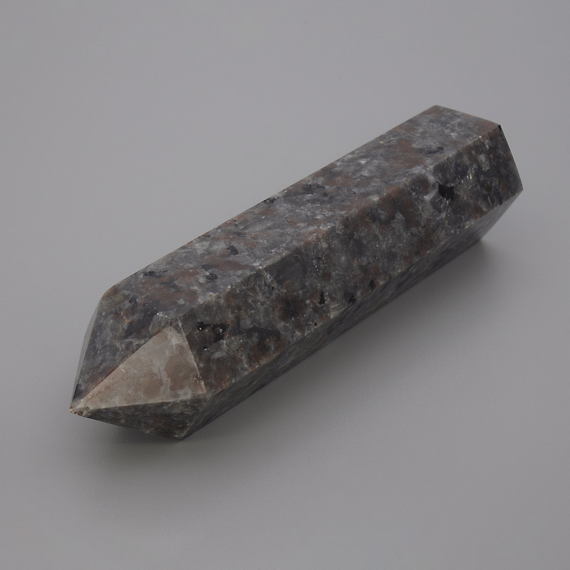 Souvenir-Bleistift aus Indigo-Gabbro, 93 × 23 mm ±, in assortierten Größen (pro 100 g)