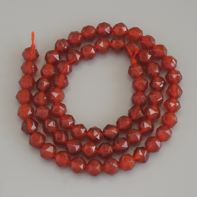 Karneol-Facettierte Perlen, Durchmesser 6 mm ±, auf Schnur, Länge 37 cm+