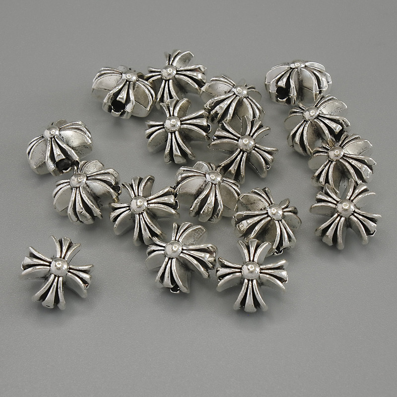 Perleinsatz 'Kreuz' silberfarben, Durchmesser 9,5×9,5×7 mm, Lochdurchmesser ca. 2 mm, Verpackung 20 g (~17 Stück)