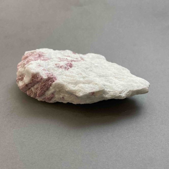 Unbearbeiteter Turmalin – Souvenirstein