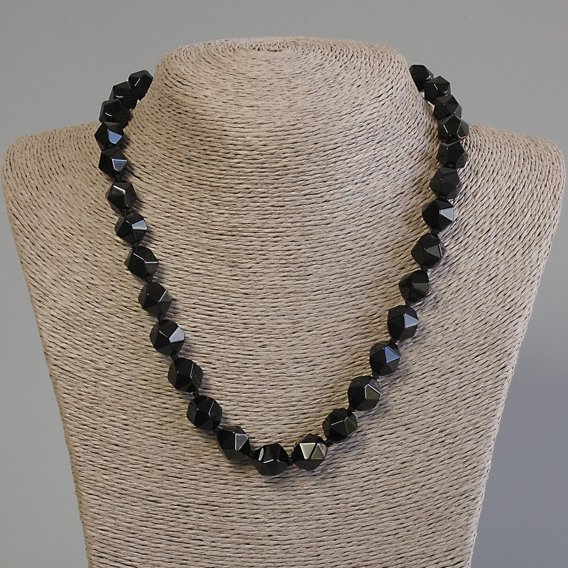 Halskette aus schwarzem Onyx, facettierte Kugeln, Durchmesser ca. 12×11 mm, Länge ca. 50 cm, mit Verschluss