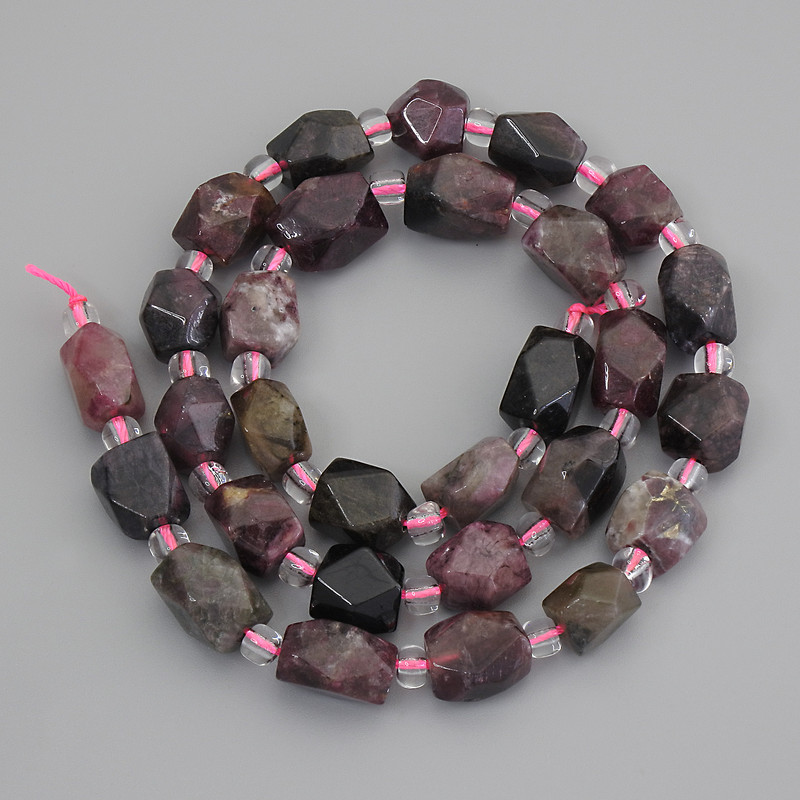 Turmalin-Facettenperlen, Durchmesser ca. 9–12×6–9 mm, Seed-Beads Ø 4 mm, auf Schnur, Länge ca. 39 cm