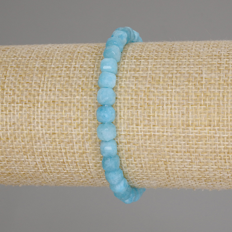 Armband aus facettiertem Aquamarin – Würfel, Durchmesser ca. 5 × 5 mm, Länge ca. 18 cm, Stretch-Armband