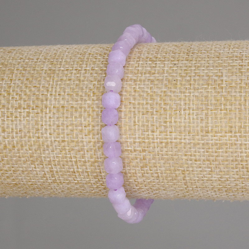 Armband aus lavendelfarbigem Amethyst, facettierte Würfel, Kantenlänge ca. 5 × 5 mm, Länge ca. 18 cm, elastisch