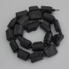 Turmalin-Sherl Perlen aus rohem Stein, Durchmesser 15–18×10–12 mm ±, Glasperlen 4–5 mm ±, auf Schnur, Länge ca. 41 cm
