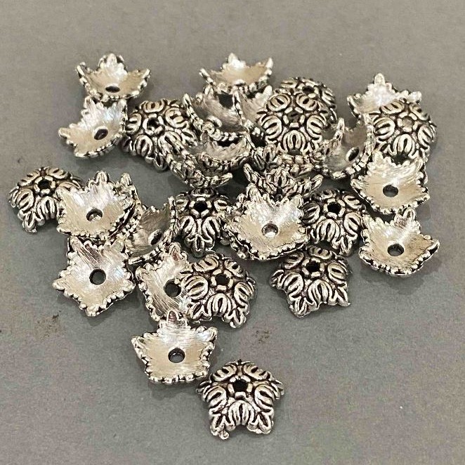 Perlenkappe aus Metall, silberfarben, Ø 10 mm, Loch Ø 1,7 mm, Verpackung 40 Stk.