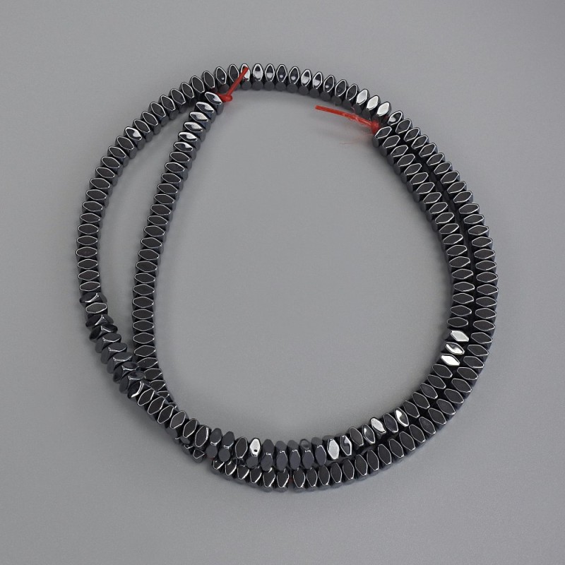 Hämatitperlen, facettierte quadratische Rondellen 4×2 mm, auf Faden, Länge ca. 40 cm+