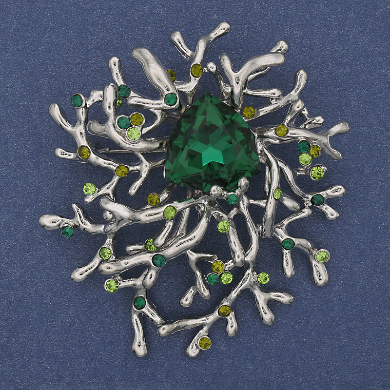 Brosche-Anhänger 'Akzent' mit grünem Kristall, Strasssteinen, silberfarbenem Metall 55×62 mm+