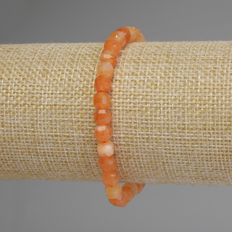 Armband aus Nephrit Mashan, facettierter Würfel, Durchmesser ca. 5×5 mm, Länge 18 cm, Stretcharmband