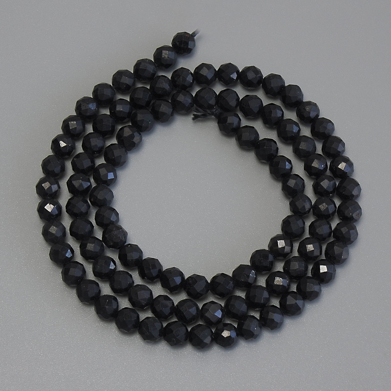 Schungit-Perlen – facettierte Kugeln, Durchmesser ca. 4 mm, Länge ca. 39 cm, auf Schnur