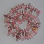 Perlen aus Erdbeerquarz, Körnchen-Form, Durchmesser 10–20 × 5–7 mm ±, 3 mm Seed-Beads ±, Länge 40 cm ± auf der Schnur