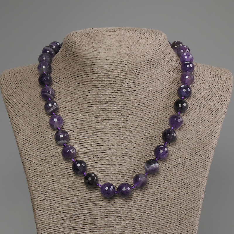 Kette aus facettierten Amethystkugeln, Durchmesser ca. 12 mm, Länge ca. 50 cm, mit Verschluss