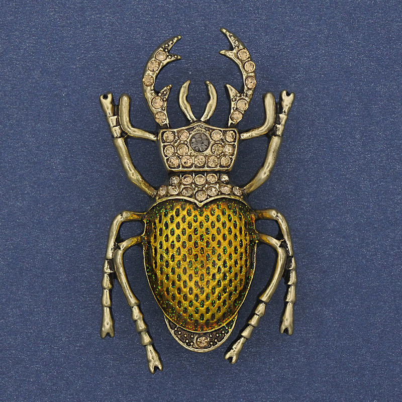 Brosche Skarabäus – gelbe Emaille, gelbe Strasssteine, goldfarbenes Metall, 27×46 mm+
