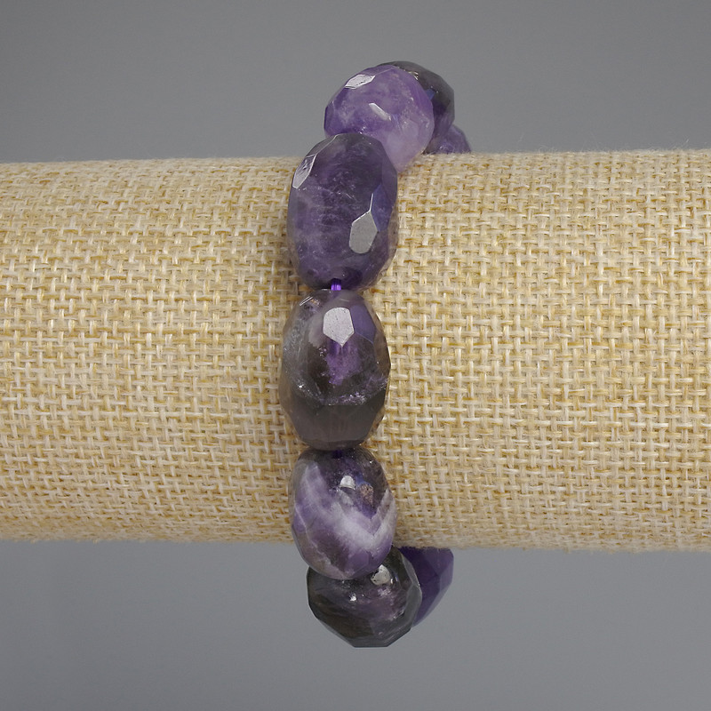 Armband aus facettiertem Amethyst, Rondelle, Durchmesser 17–20×12–16 mm, Länge ca. 18 cm, elastisches Band