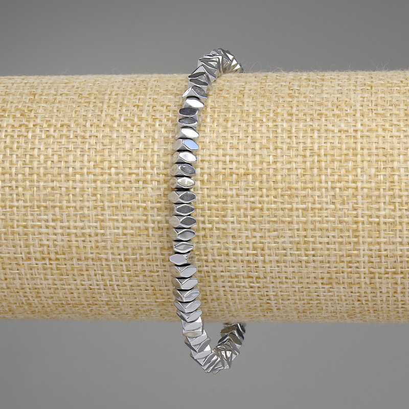 Hämatit-Armband silberfarben, facettierte quadratische Rondellen 4×2 mm, Länge ca. 18 cm, Stretch-Basis