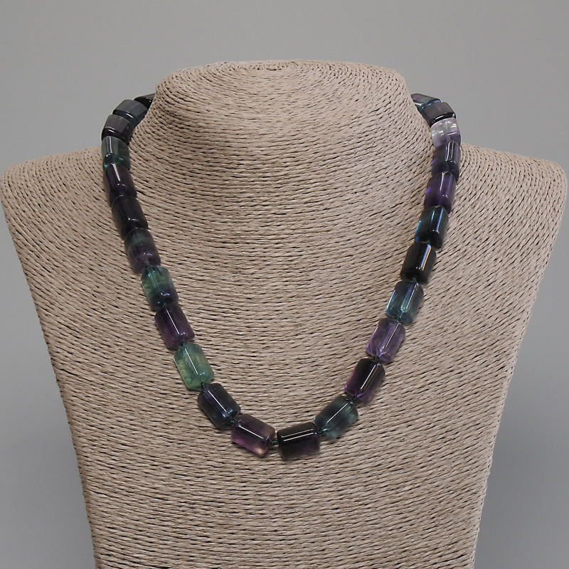 Halskette aus Fluorit, dreieckige Perlen, Durchmesser 14×10×10×10 mm ±, Länge ca. 50 cm ± mit Verschluss