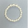 Armband aus weißen Mallorca-Perlen (Acryl), Durchmesser ca. 8–10 mm, mit Strasssteinen, Länge 18 cm, elastisch