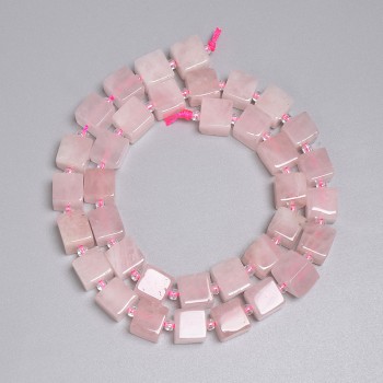 Kubische Rosenquarz-Perlen 8,5 × 8,5 mm, 3 mm Glasperlen, Länge ca. 38 cm, auf Schnur