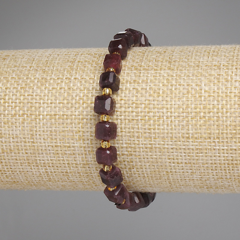 Armband Turmalin, facettierte Würfel, Größe ca. 6 × 6 mm, Seedperlen ca. 3 mm, Länge ca. 18 cm, Stretch-Armband