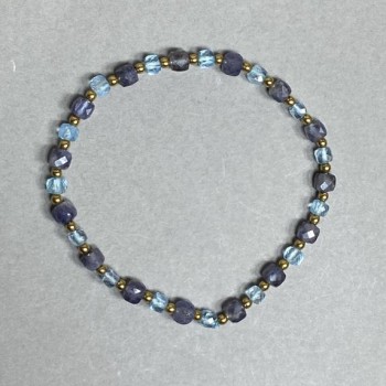 Armband mit facettiertem Topas-Würfel 3,5 mm ±, Iolit 4 mm ±, Hämatitkugel 2 mm ±, Länge 18 cm, Stretch-Armband
