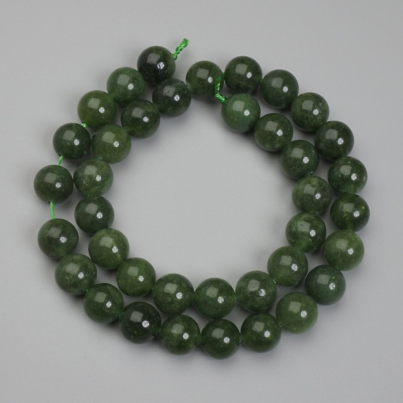 Jadeit-Perlen – Kugeln, Durchmesser ca. 8 mm, Länge ca. 38 cm, auf Schnur