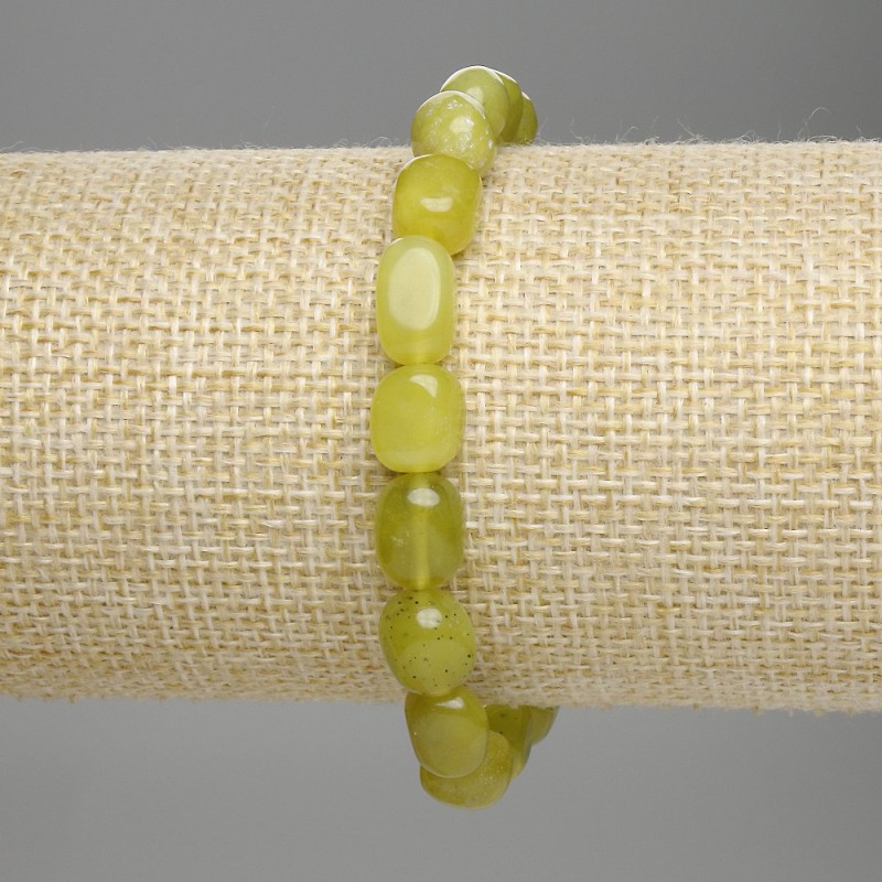 Armband aus Jadeit, facettiert, Durchmesser 9–12 × 8 mm, Länge ca. 18 cm, Elastikarmband