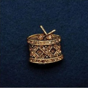 Brosche 'Tamburin' in der Metallfarbe 'antikes Gold' mit Strasssteinen 2,5 × 2,5 cm