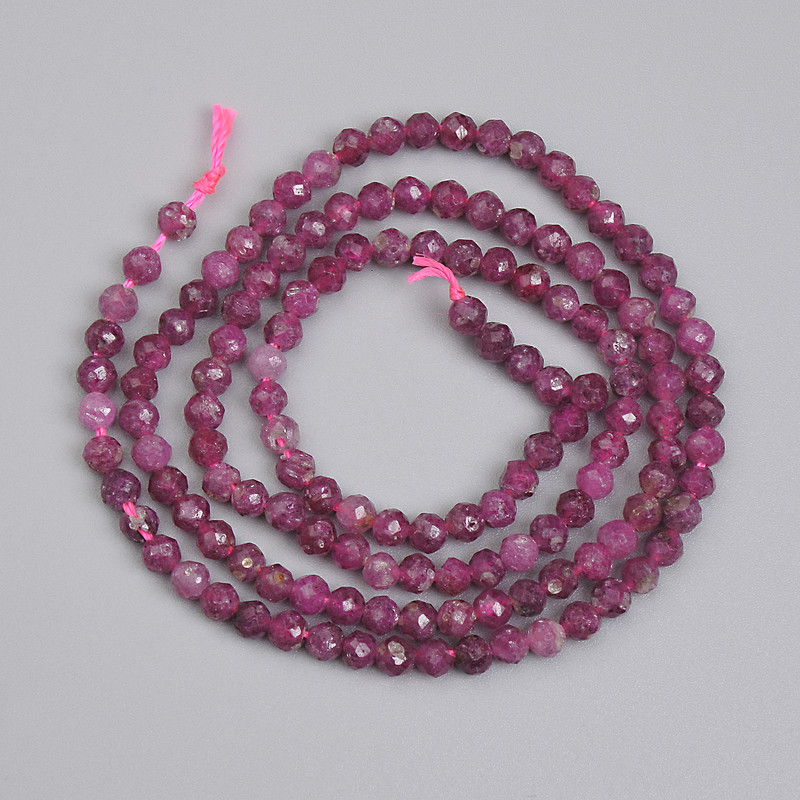 Rubin-Perlen, facettierte Kugeln 3 mm, Länge ca. 39 cm, auf Faden