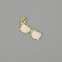 Anhänger Brille mit Perlmutt, goldfarbenem Metall, weiße Strasssteine, Maße 19 x 6 mm