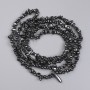 Hämatit-Chips-Perlen, Durchmesser 4–6×3–4 mm, Länge ca. 78 cm, auf Schnur