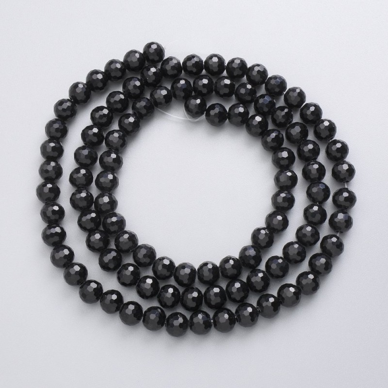 Perlen aus tschechischem Kristall auf Schnur, schwarz matt, facettierte Kugeln, Durchmesser 6 mm, Länge ca. 52 cm +