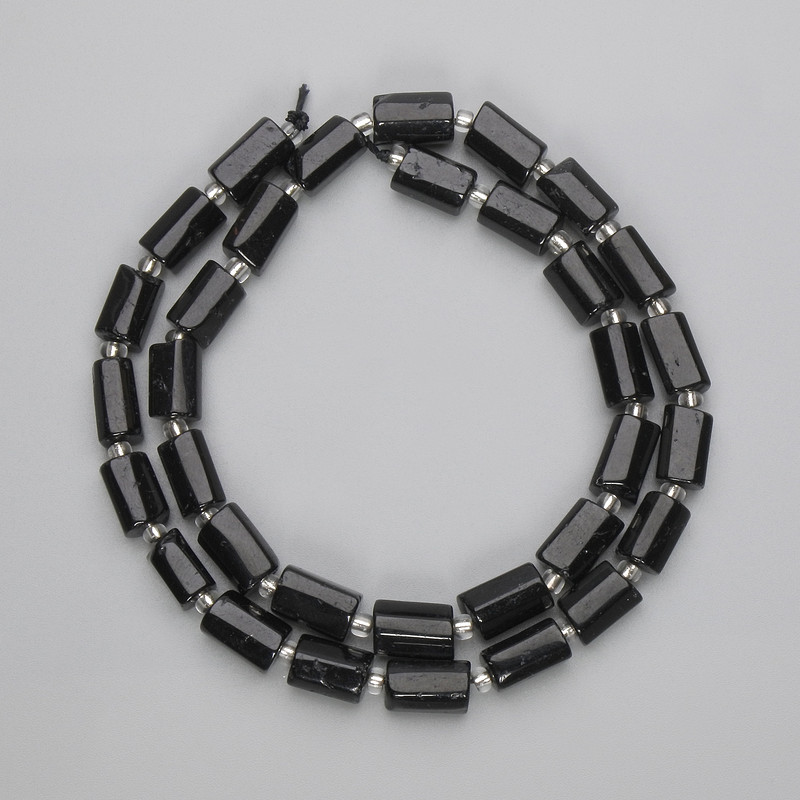 Facettierte Turmalin-Perlen, Durchmesser ca. 8–10 × 6 mm, 5–7 mm ±, auf Garn, Länge ca. 39 cm ±