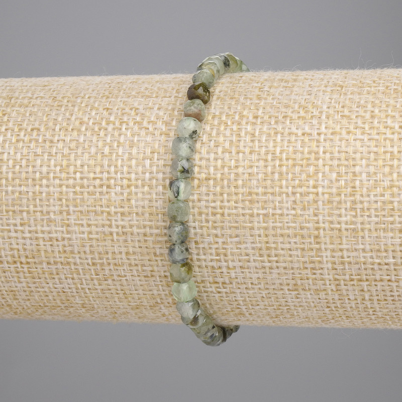 Armband aus Prehnit, facettierte Würfel, Durchmesser 4×4 mm, Länge ca. 18 cm, elastisches Armband