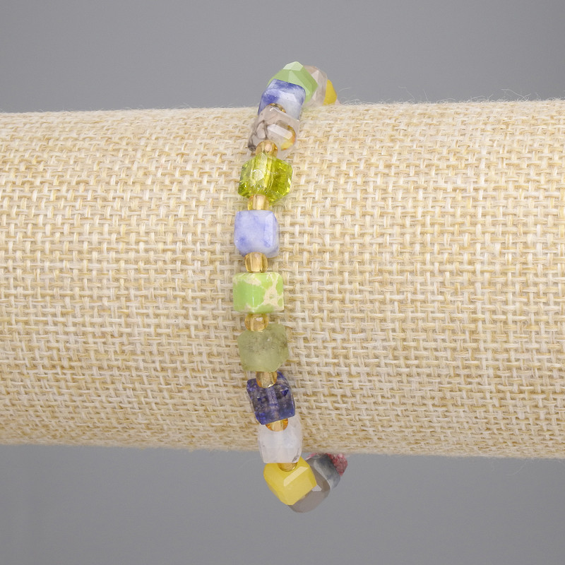 Armband Sortiment aus Jasper, Achat und Turmalin, facettierte Würfel 6×6 mm ±, Länge 18 cm Stretch