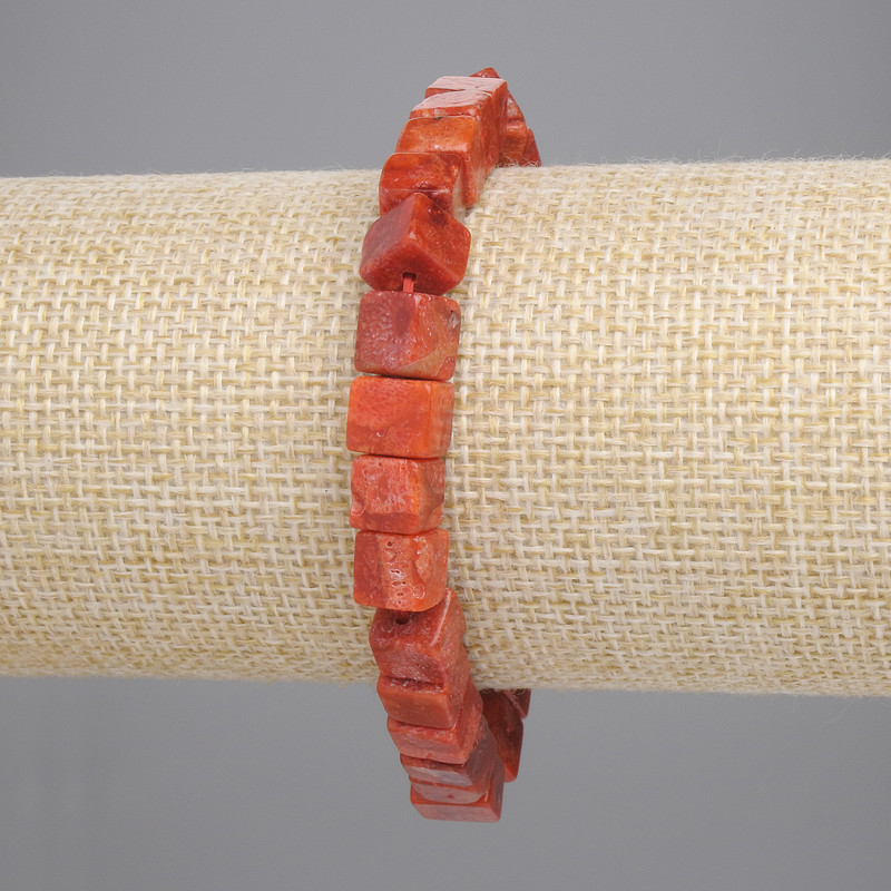 Armband aus Schwammkoralle, Würfel 7–7,5 mm, Länge 18 cm, Elastikarmband