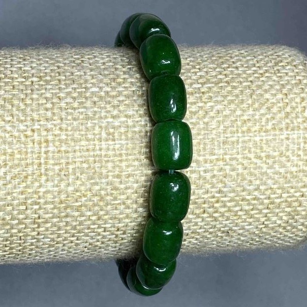 Armband aus Chrysopras in Barillo-Form, Durchmesser 10 × 8 mm, Länge ca. 18 cm, Elastikarmband