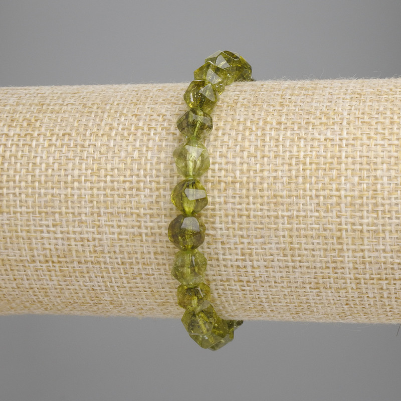 Armband aus Chrysoprase, facettierte Kugeln, Durchmesser ca. 7,5 × 7,5 mm, Länge ca. 18 cm, Elastikband