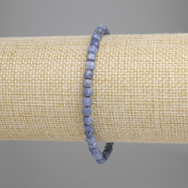 Armband aus Schaumkoralle, facettierte Würfel 4 × 4 mm, Länge ca. 18 cm, Stretch