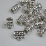 Anhängeröse, silberfarbenes Metall, Abmessungen ca. 9,5 × 6 × 10 mm ±, Öffnungen Ø ca. 2 mm bzw. Ø ca. 4,8 mm, Verpackung 17 Stück