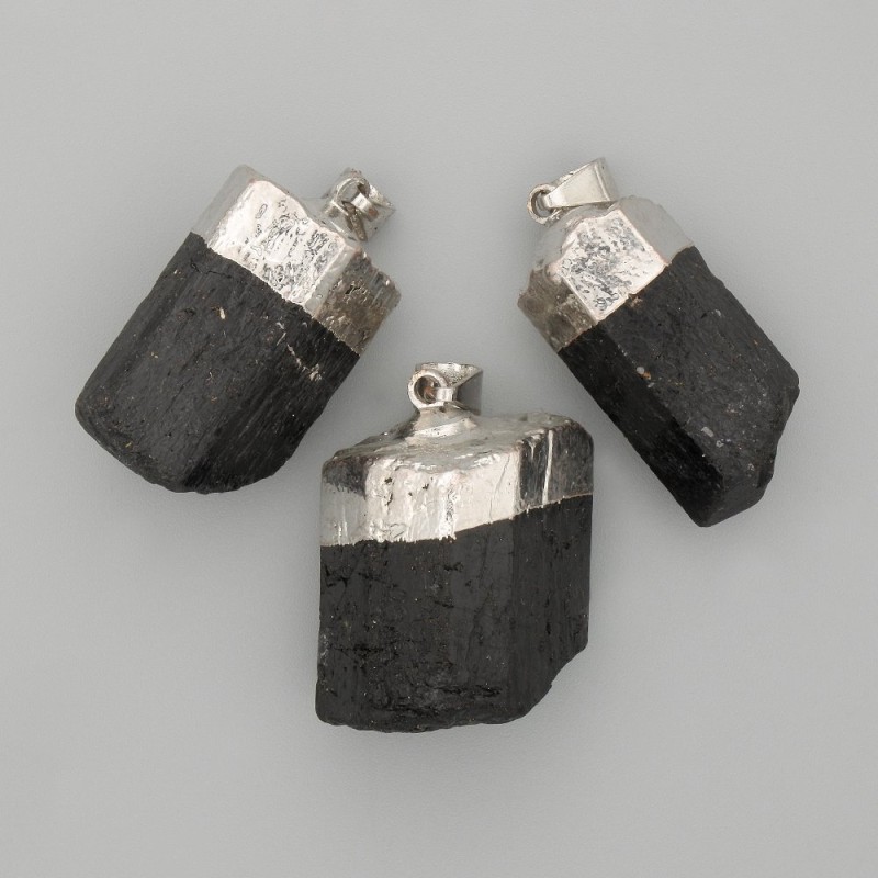 Anhänger Turmalin, roher Stein, Durchmesser ca. 28×18 mm, Länge ca. 45 mm ±